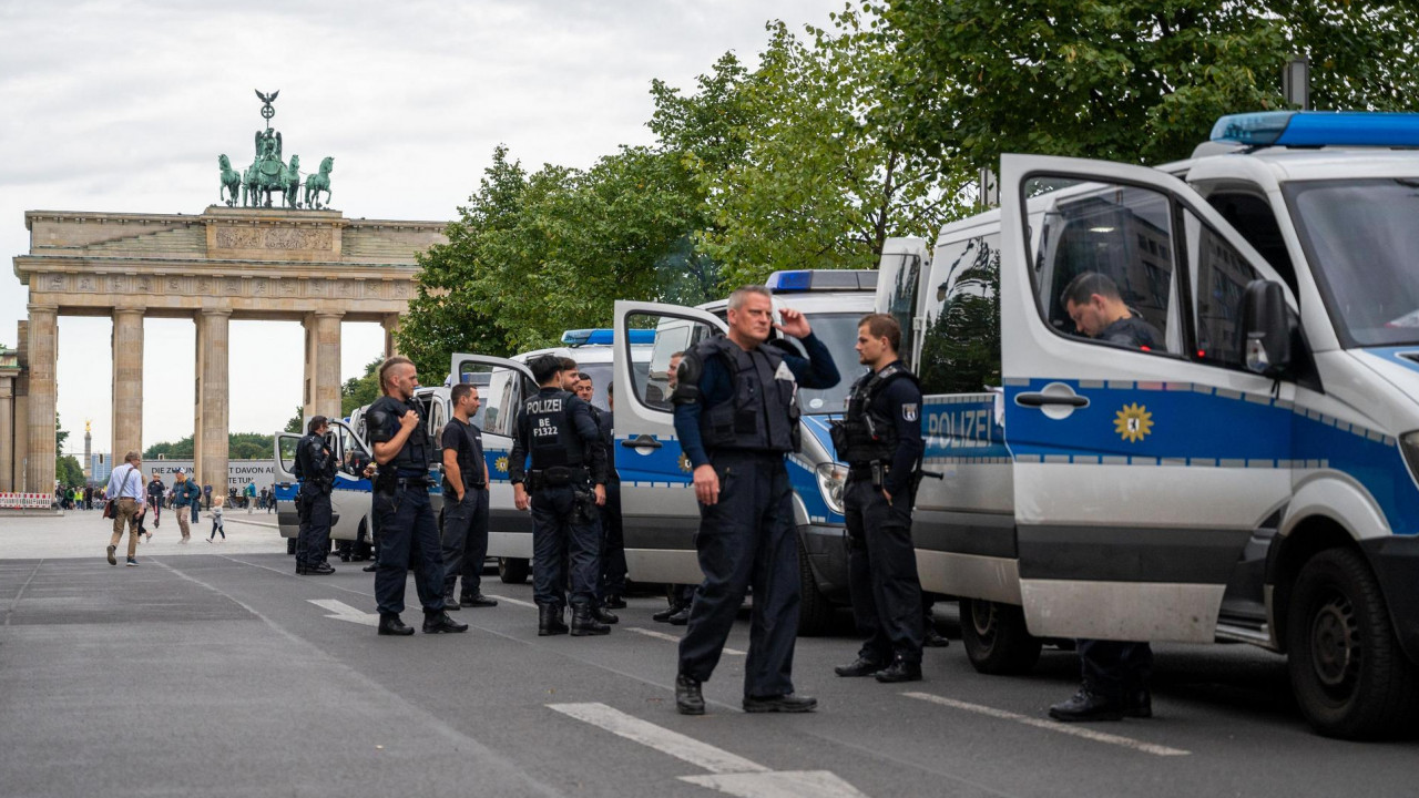 Тысячи жителей Берлина вышли на протест из-за политики властей