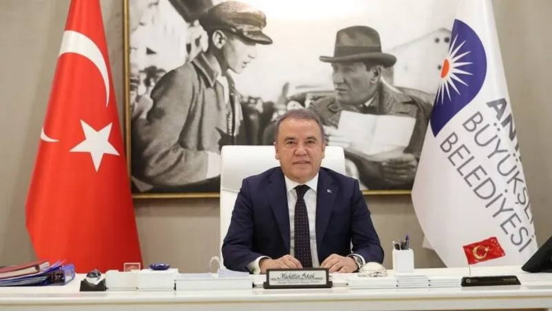 Мэр Антальи заразился коронавирусом