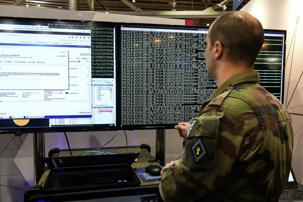 Французского военного заподозрили в передаче секретных документов России