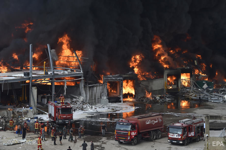 Сильный пожар в порту Бейрута потушен (обновлено)