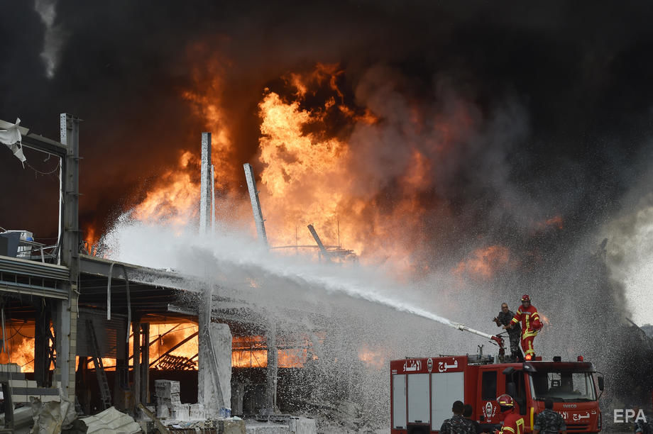 Сильный пожар в порту Бейрута потушен (обновлено)