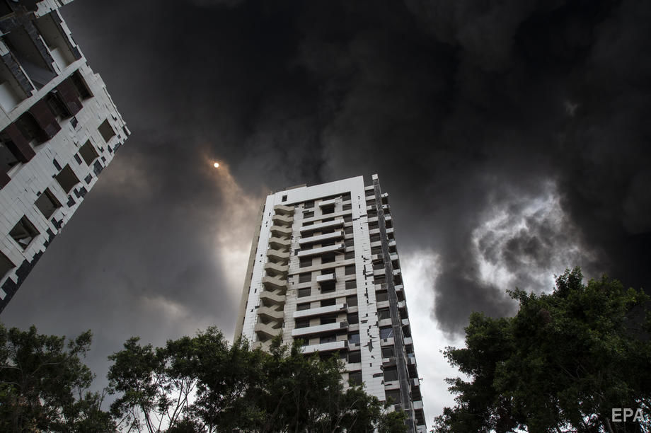 Сильный пожар в порту Бейрута потушен (обновлено)