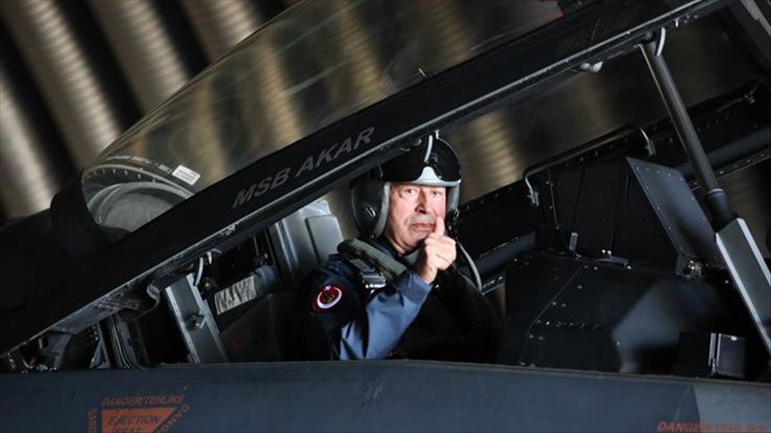 Акар облетел на F-16 север Эгейского моря
