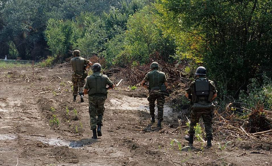 Греция перебрасывает военных против Турции на острова на судне с иностранными туристами