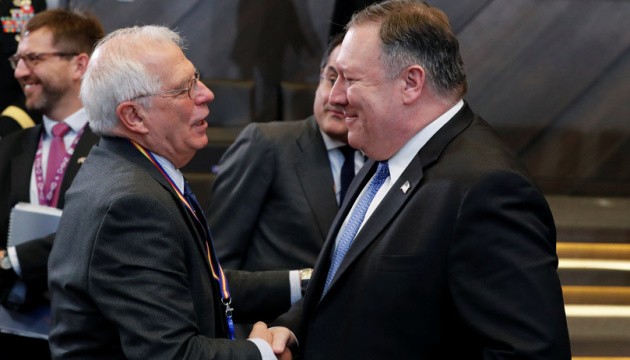 Боррель и Помпео ждут прекращения боев в Карабахе