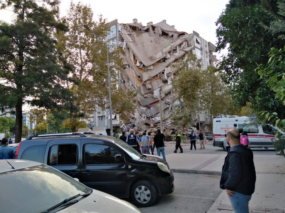 Мощное землетрясение в Измире, есть жертвы (обновлено)