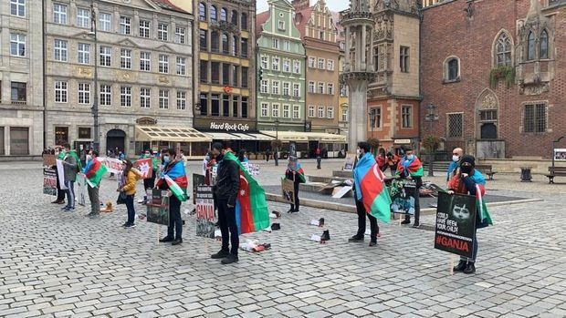 Польские азербайджанцы протестуют против армянского террора: фото