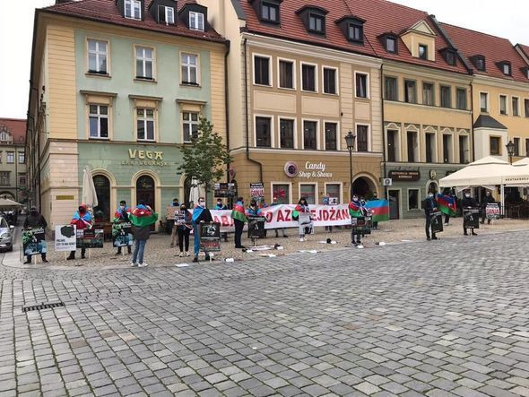 Польские азербайджанцы протестуют против армянского террора: фото