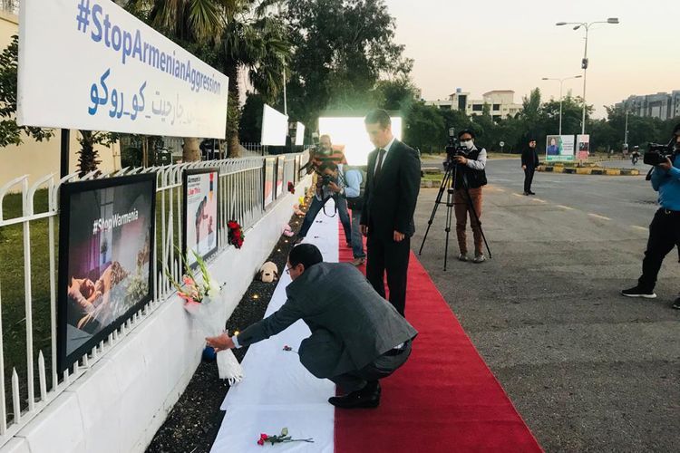 Азербайджан обнародовал в Пакистане свидетельства армянского террора: фото, видео