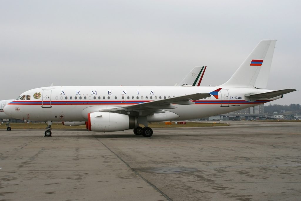 Армения использует гражданские авиарейсы для доставки оружия из России