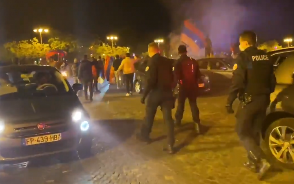 Полиция в Париже разогнала акцию в поддержку Армении: видео