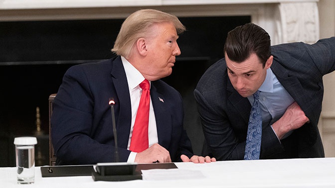 Помощник Трампа заразился коронавирусом