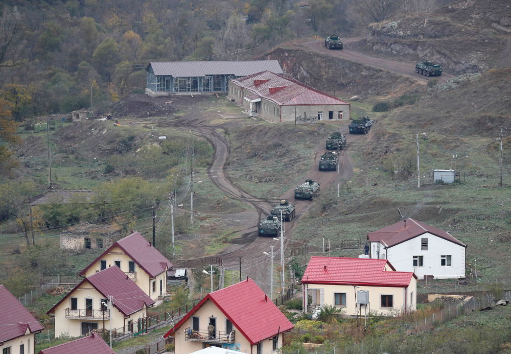 Российские миротворцы несут службу в Карабахе: фото, видео