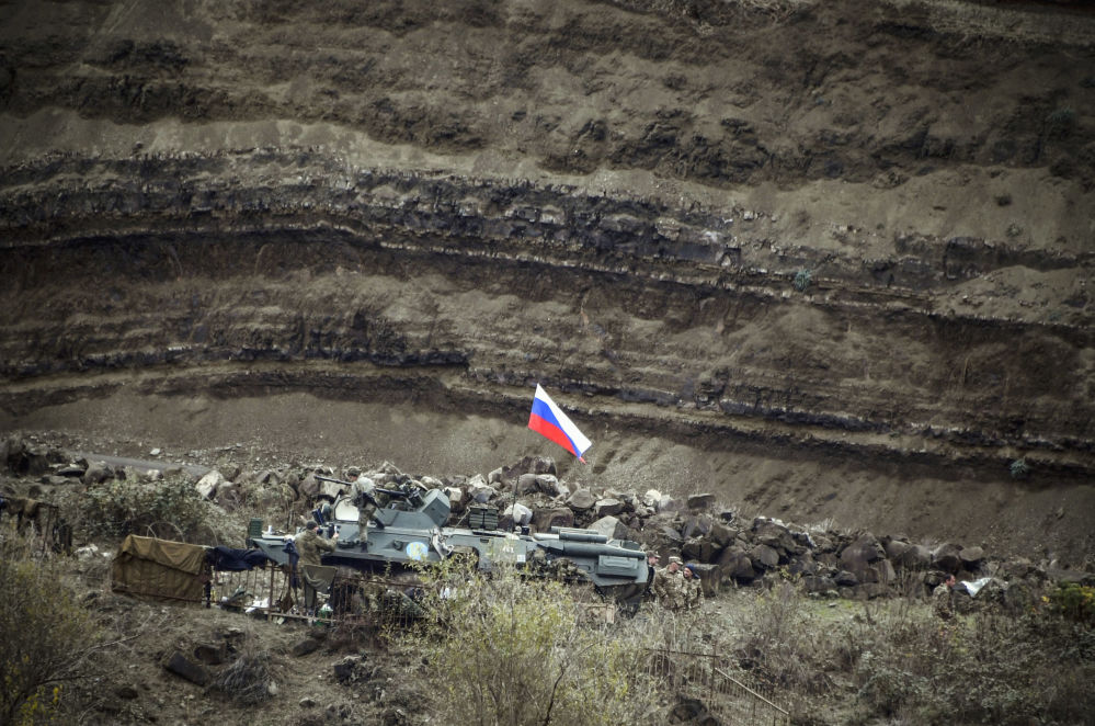 Российские миротворцы несут службу в Карабахе: фото, видео