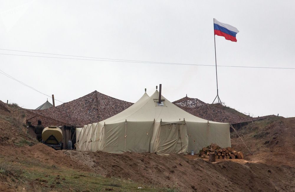 Российские миротворцы несут службу в Карабахе: фото, видео