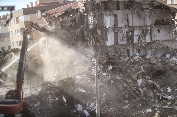 Количество жертв землетрясения в Измире достигло 110 (обновлено)