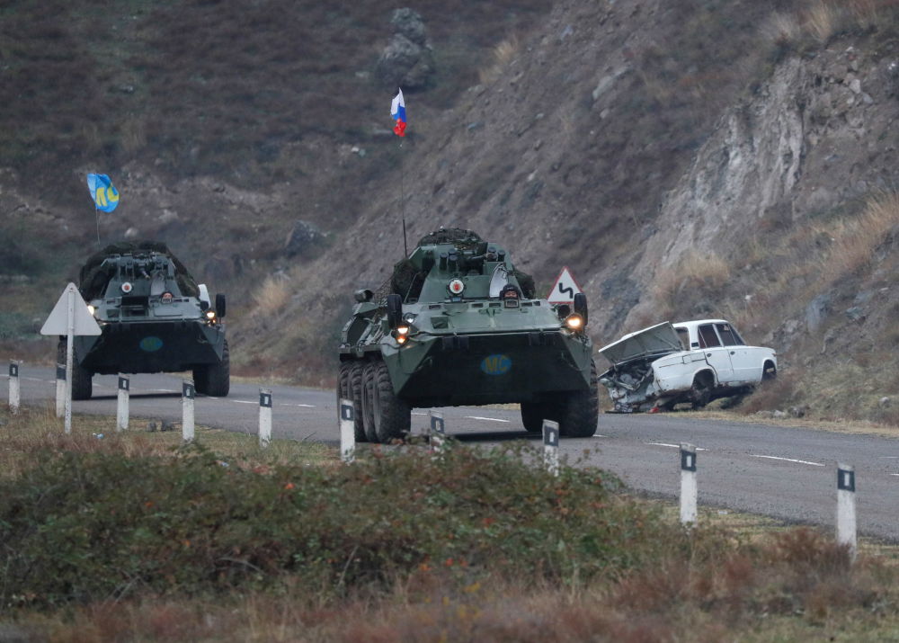 Российские миротворцы несут службу в Карабахе: фото, видео