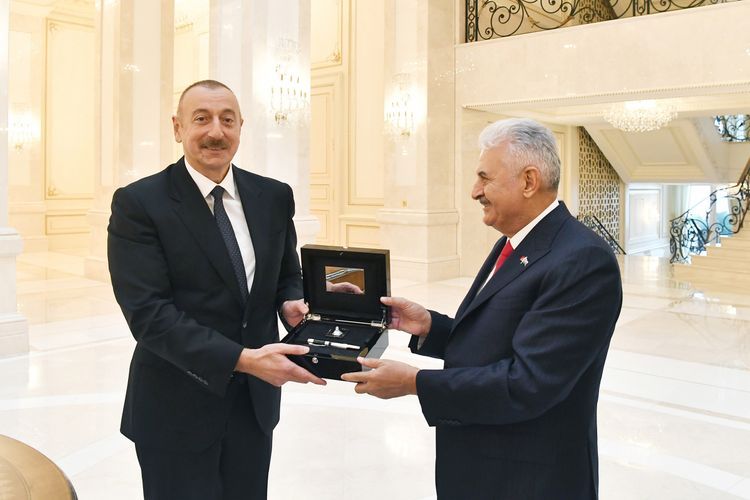 Ильхам Алиев принял Бинали Йылдырыма: фото