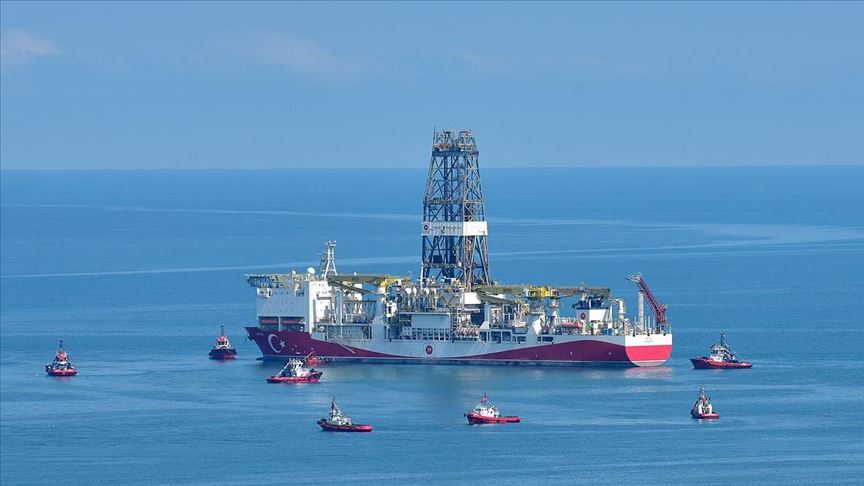 Турецкое судно приступило к буровым работам в районе нового газового месторождения в Черном море