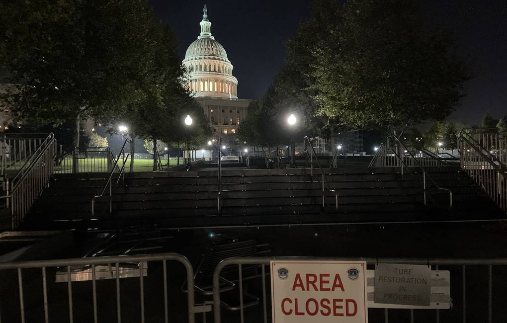 У здания Капитолия возводят трибуны для инаугурации президента США