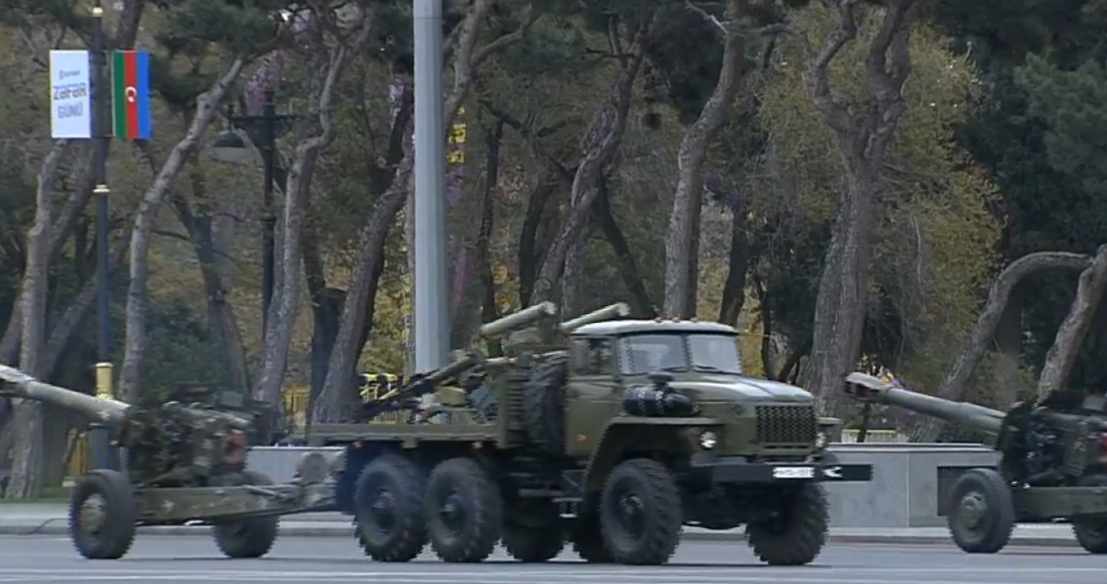 На параде Победы в Баку показали военные трофеи: фото