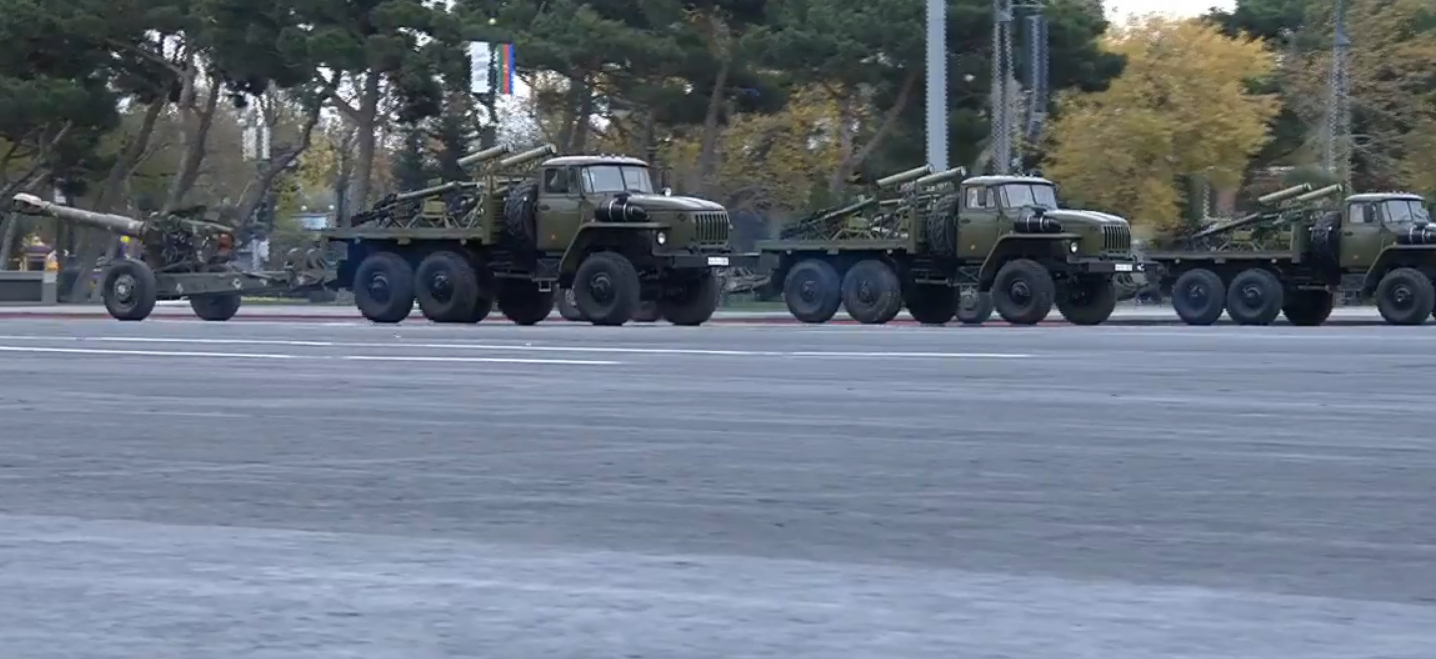 На параде Победы в Баку показали военные трофеи: фото