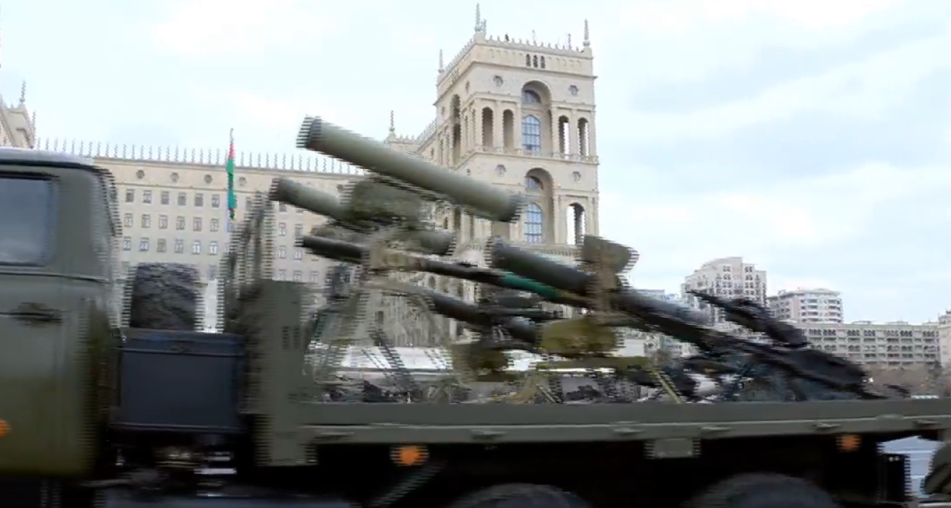 На параде Победы в Баку показали военные трофеи: фото