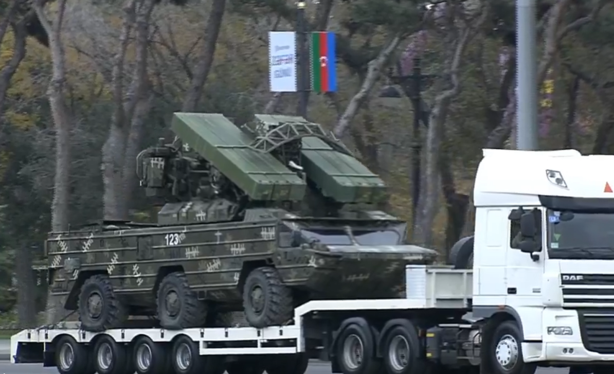 На параде Победы в Баку показали военные трофеи: фото