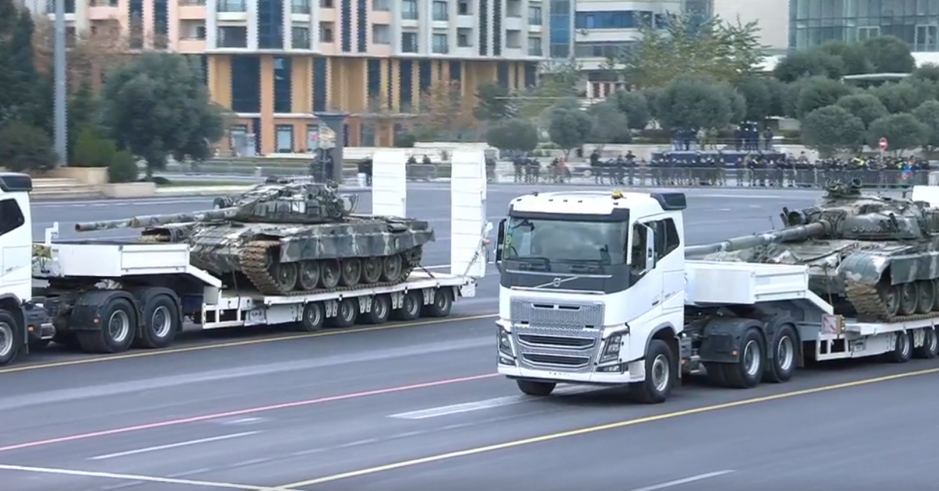 На параде Победы в Баку показали военные трофеи: фото