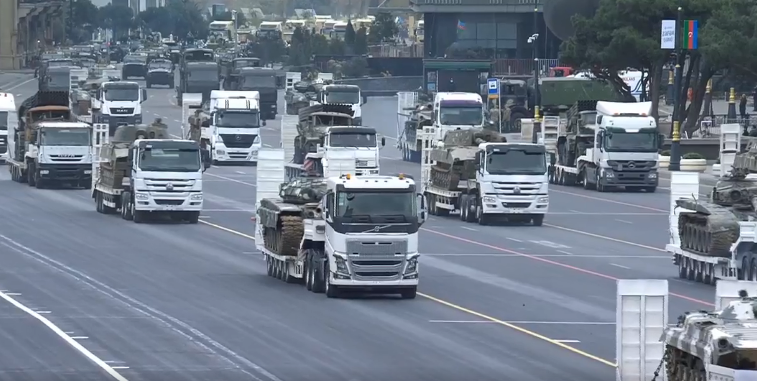 На параде Победы в Баку показали военные трофеи: фото
