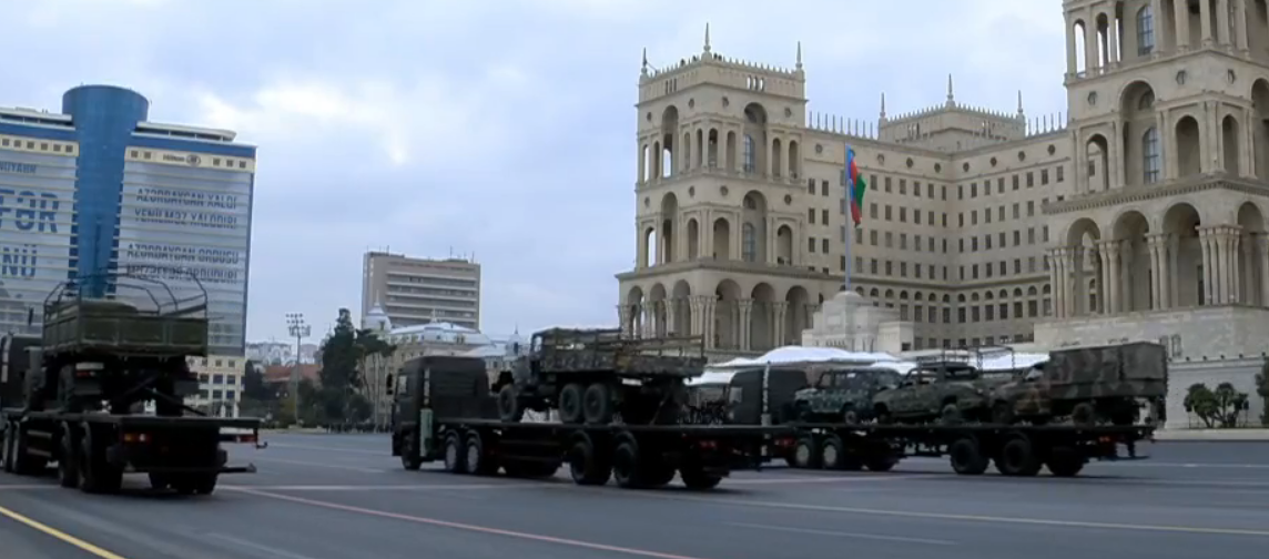 На параде Победы в Баку показали военные трофеи: фото