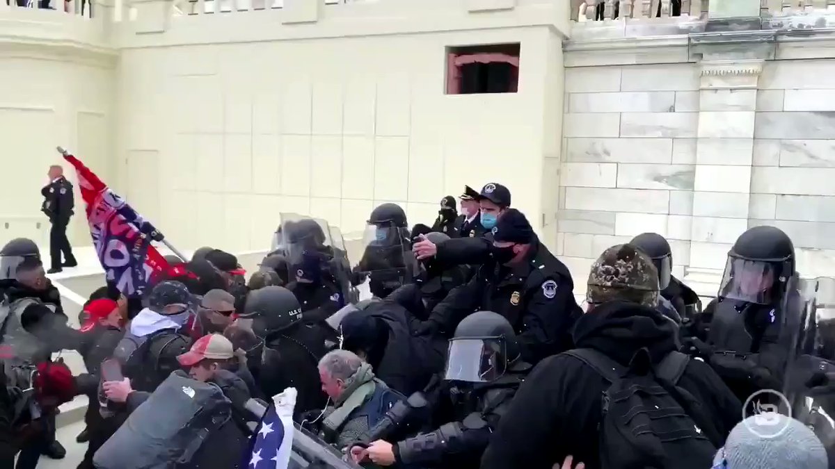 В Пекине прокомментировали беспорядки в США