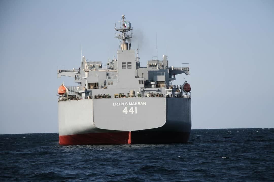 В Иране представили крупнейший в своих ВМС корабль: фото и видео