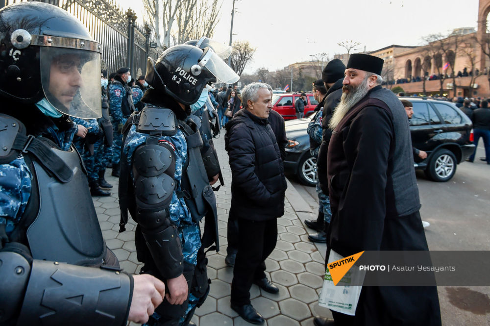 Противостояние в Армении в фотографиях