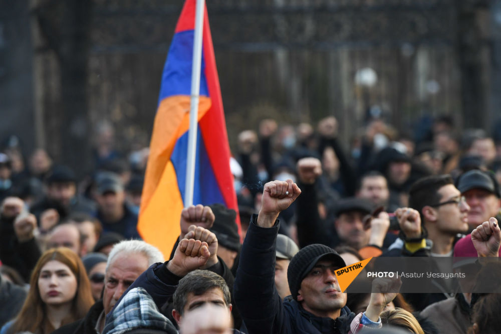 Противостояние в Армении в фотографиях