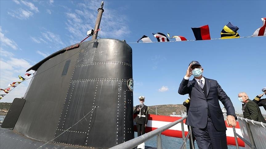 Хулуси Акар побывал на подлодке у берегов Эгейского моря