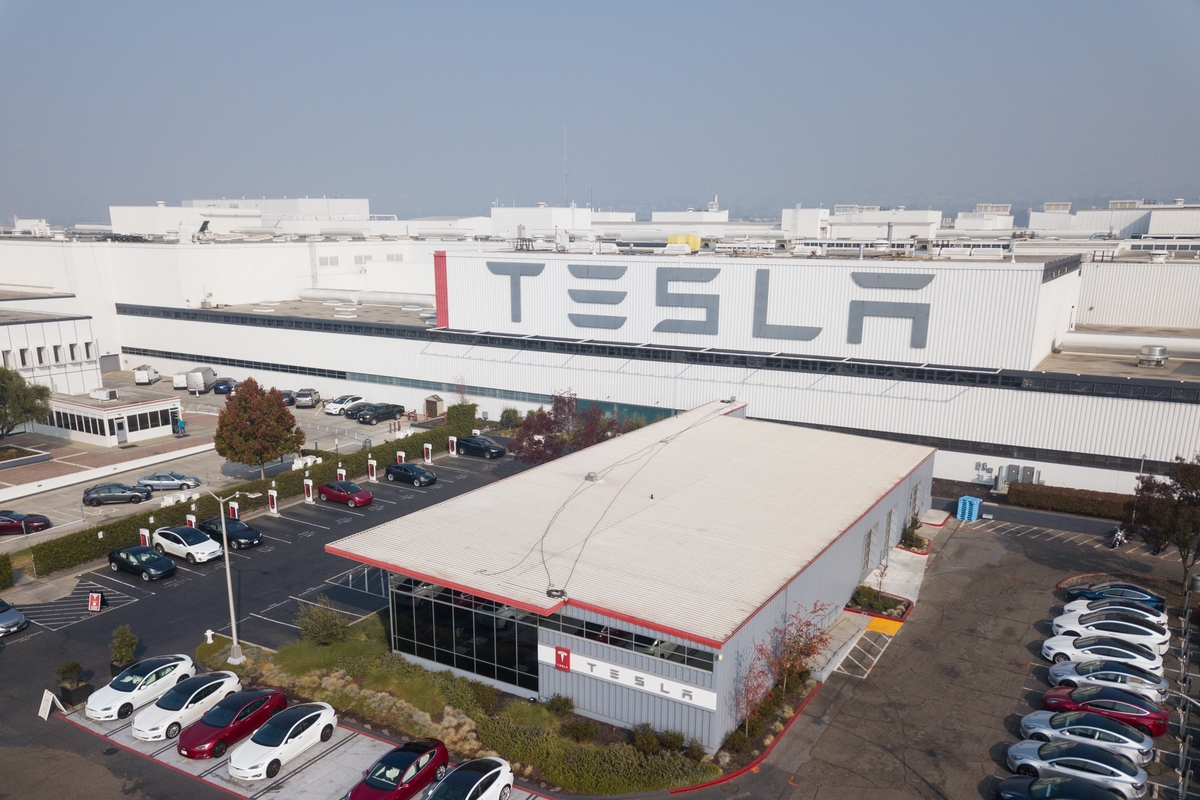 Вспышка ковида на заводе Tesla