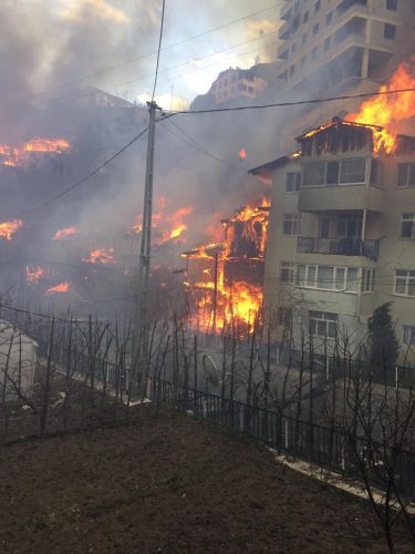 Сильный пожар в турецкой деревне