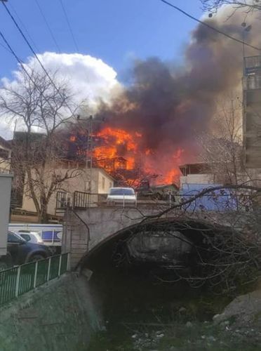 Сильный пожар в турецкой деревне