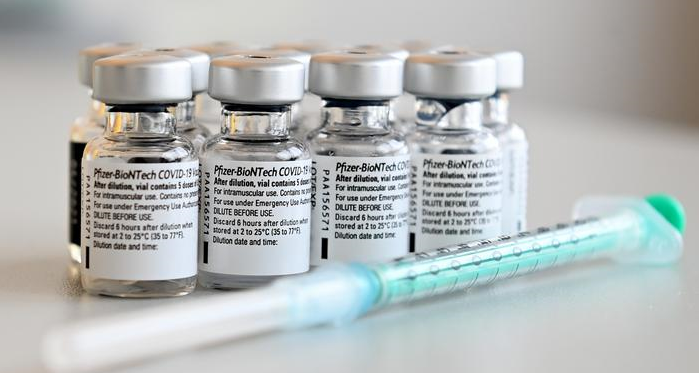 Вакцина BioNTech и Pfizer в 100% случаев эффективна для подростков от 12 до 15 лет