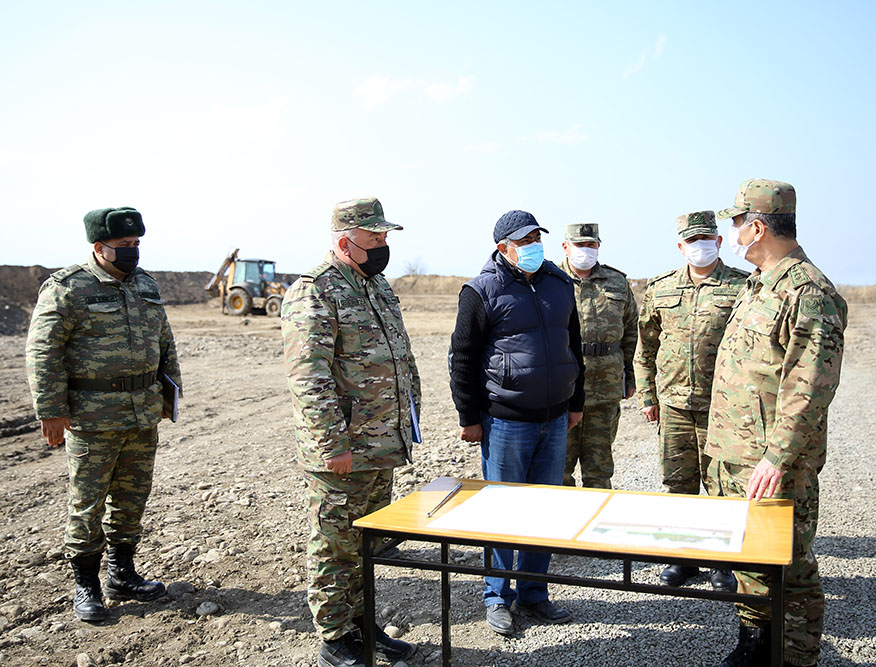 Закир Гасанов посетил подразделения, дислоцированные на освобожденных территориях