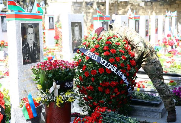 Представители Минобороны помянули Национального героя Мурада Мирзоева