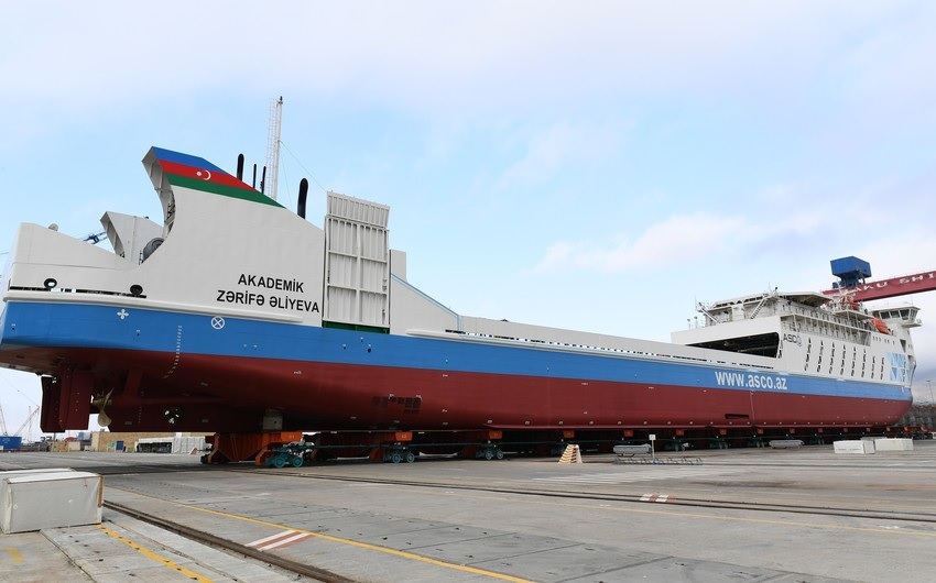Алиевы приняли участие в церемонии спуска на воду корабля «Академик Зарифа Алиева»