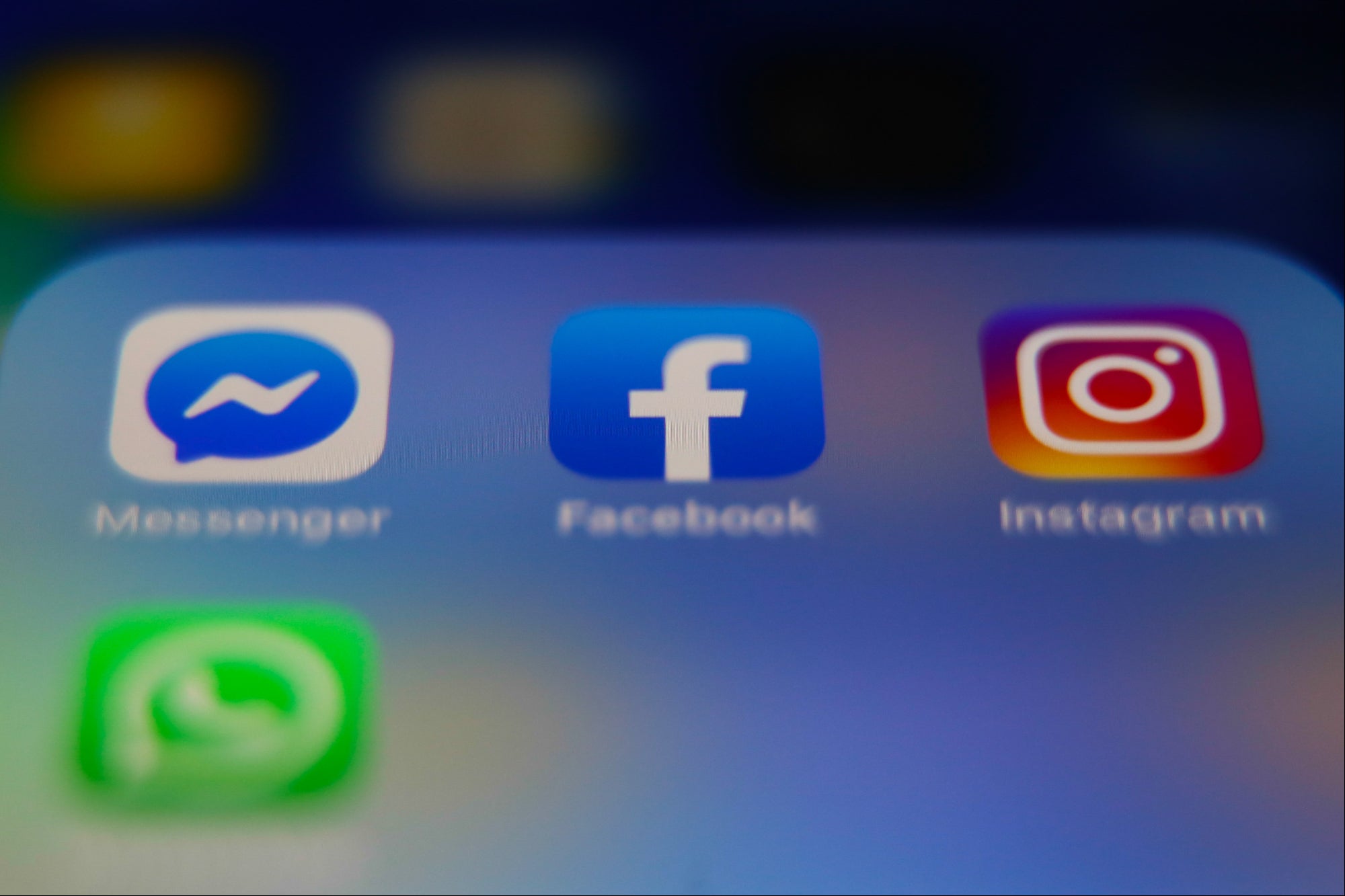 Пользователи по всему миру отмечают сбои в работе Facebook Messenger и Instagram