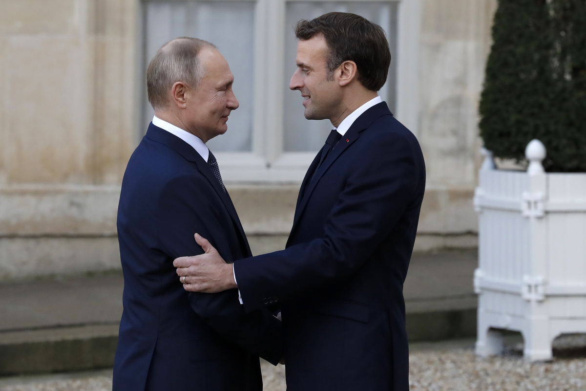Макрон после встречи в Зеленским решил поговорить с Путиным