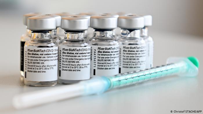 Вакцину Pfizer разрешили месяц хранить в обычном холодильнике