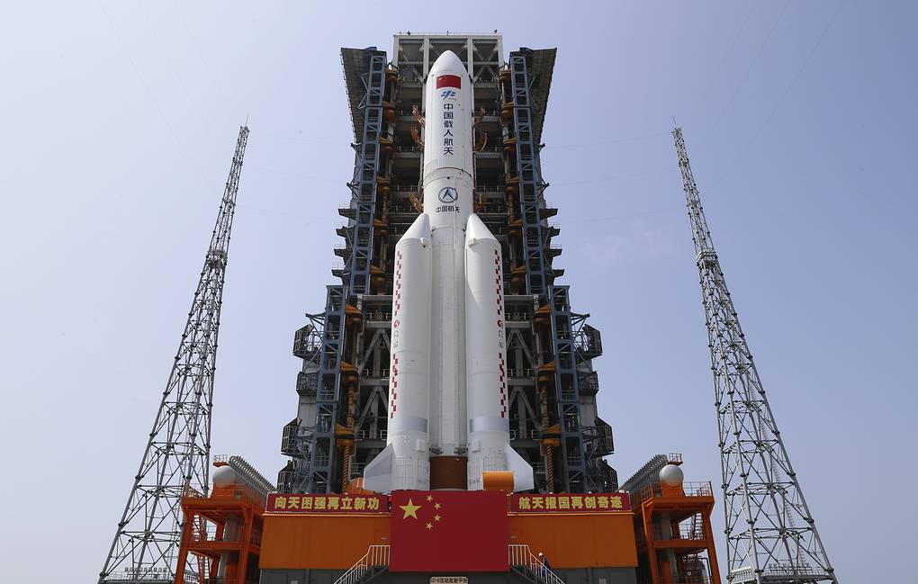 Обломки ступени китайской ракеты CZ-5B упали в Индийский океан