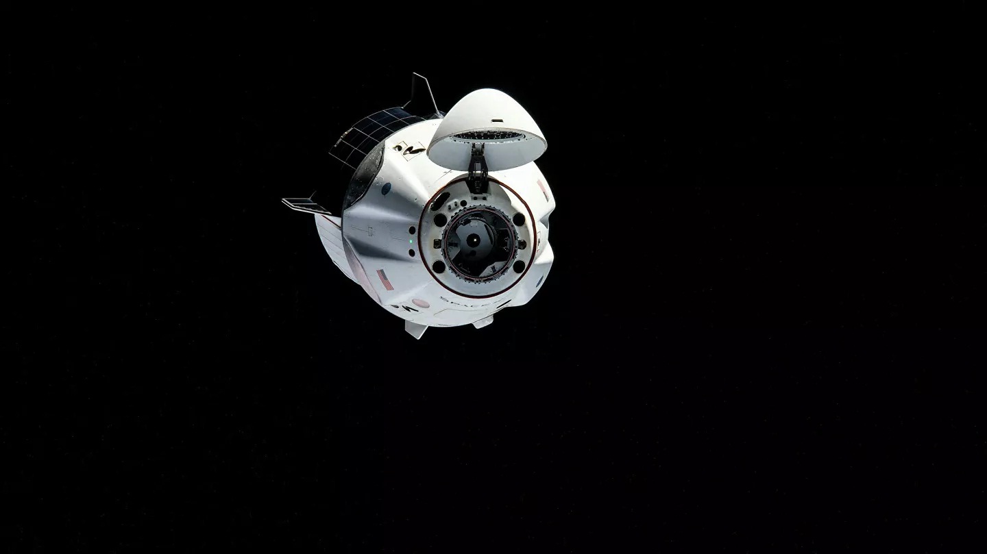 Crew Dragon с четырьмя астронавтами вернулся на Землю