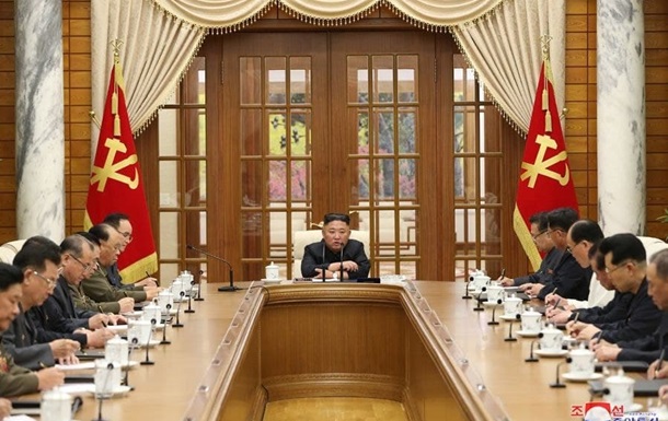 Ким Чен Ын впервые за месяц появился на публике