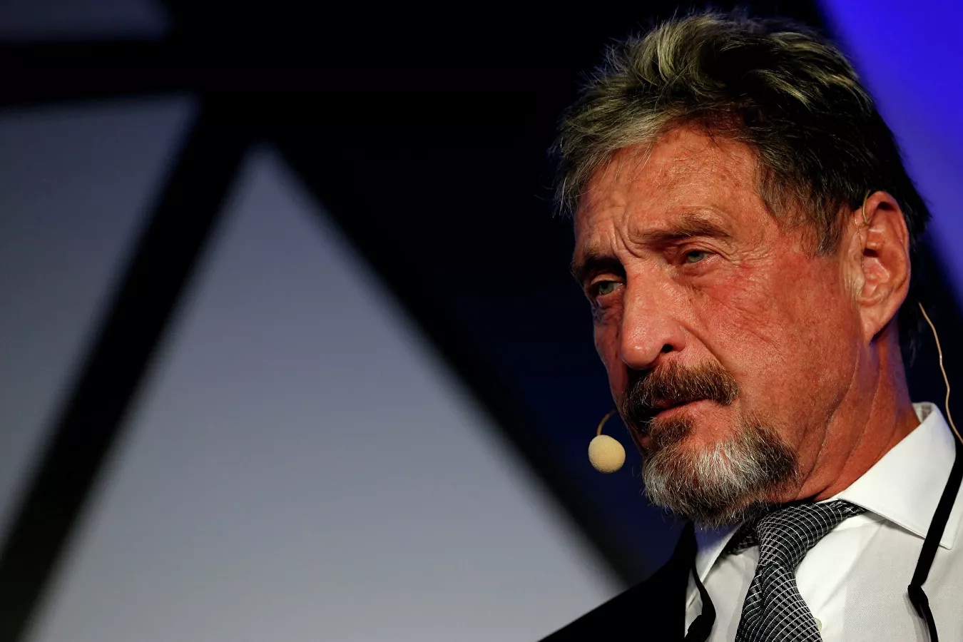 Вдова основателя McAfee обвинила власти США в смерти мужа